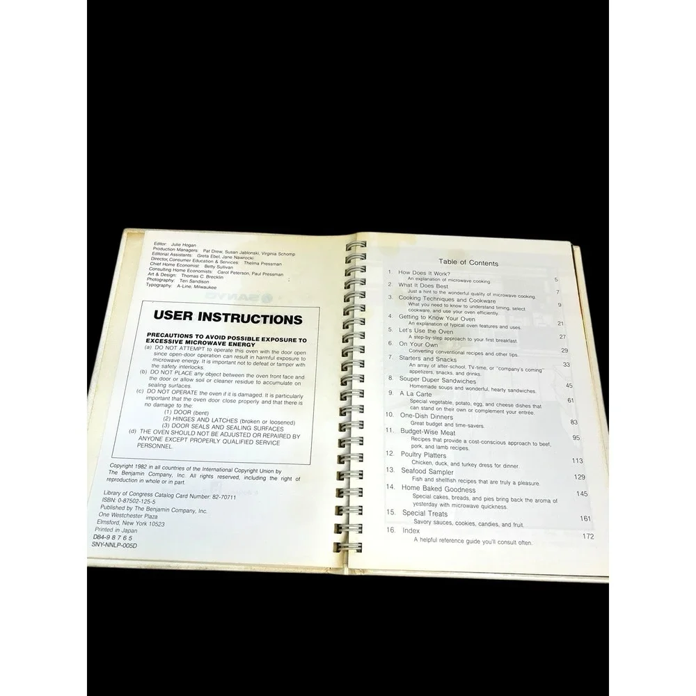 Sanyo Microwave Cooking Vintage Cookbook‎ Book 1982 Ring bound Printed In Japan